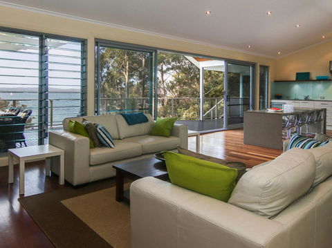 Becalmed On Sunshine Cove - Dalby Accommodation 1
