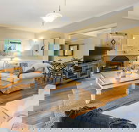 Blue Moon Cottages - Dalby Accommodation