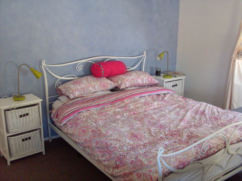 Bush And Bay Cottage - Dalby Accommodation 2