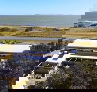Coorong Aurora - Breathtaking Waterfront Escape - Dalby Accommodation