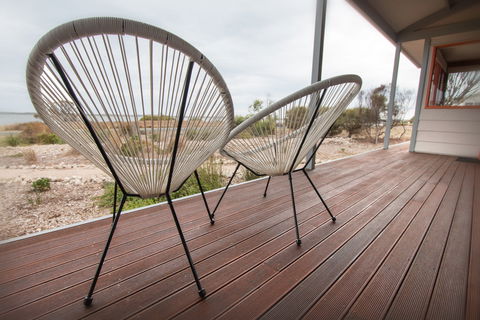 Coorong Aurora - Breathtaking Waterfront Escape - Dalby Accommodation 2