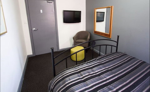 Crown And Anchor Hotel - Dalby Accommodation 2