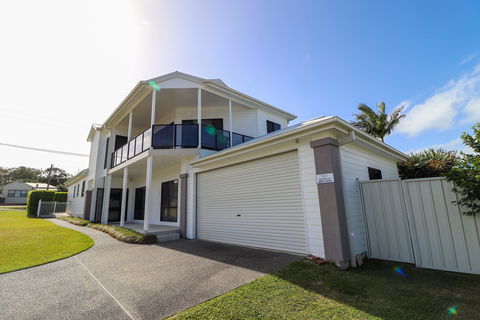 Flexi Five- Belmont - Dalby Accommodation 0