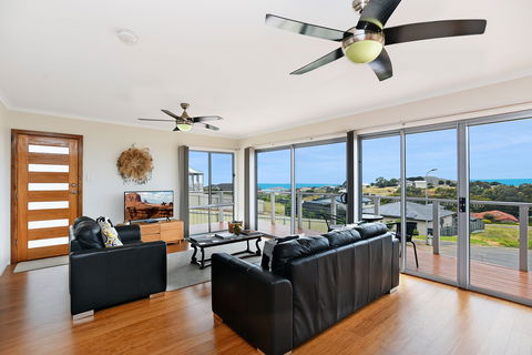 Fluke Court, Encounter Bay - Dalby Accommodation 2