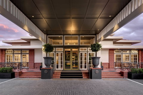 Hotel Kurrajong Canberra - Dalby Accommodation 1