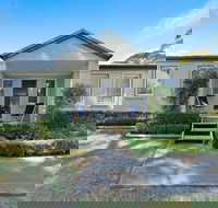 Huskisson Beach House - Dalby Accommodation