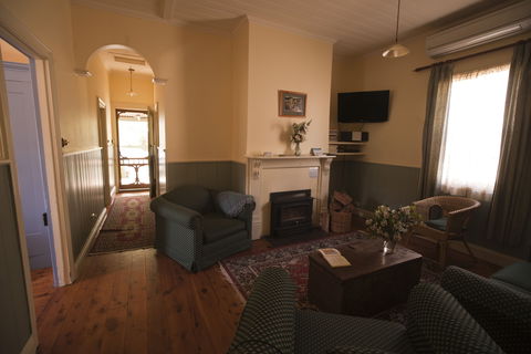 Laidlaw Cottage - Dalby Accommodation 2