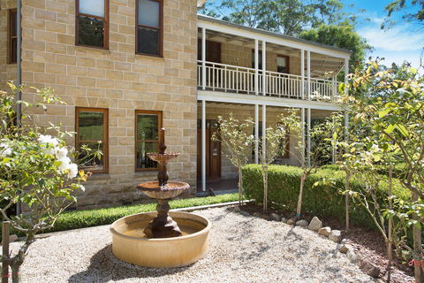 Le Chateau - Dalby Accommodation 0