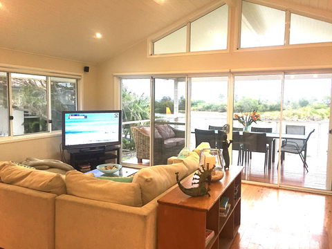 Shore Thing - Dalby Accommodation 1