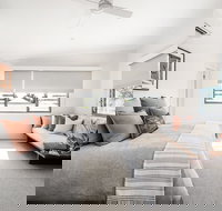 Shore Beats Work - Dalby Accommodation