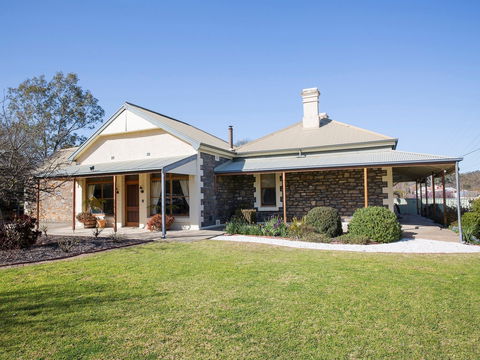 SINKINSON HOUSE - Mount Torrens - Dalby Accommodation 0