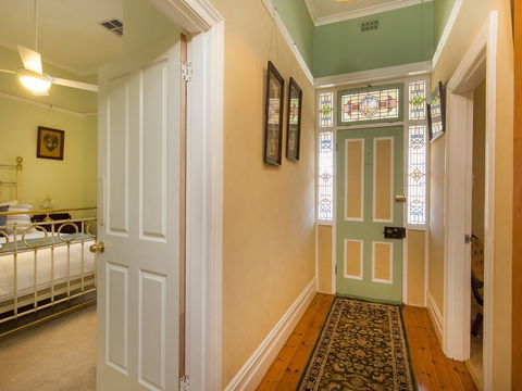 SINKINSON HOUSE - Mount Torrens - Dalby Accommodation 1