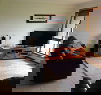 Springs Beach House - Dalby Accommodation