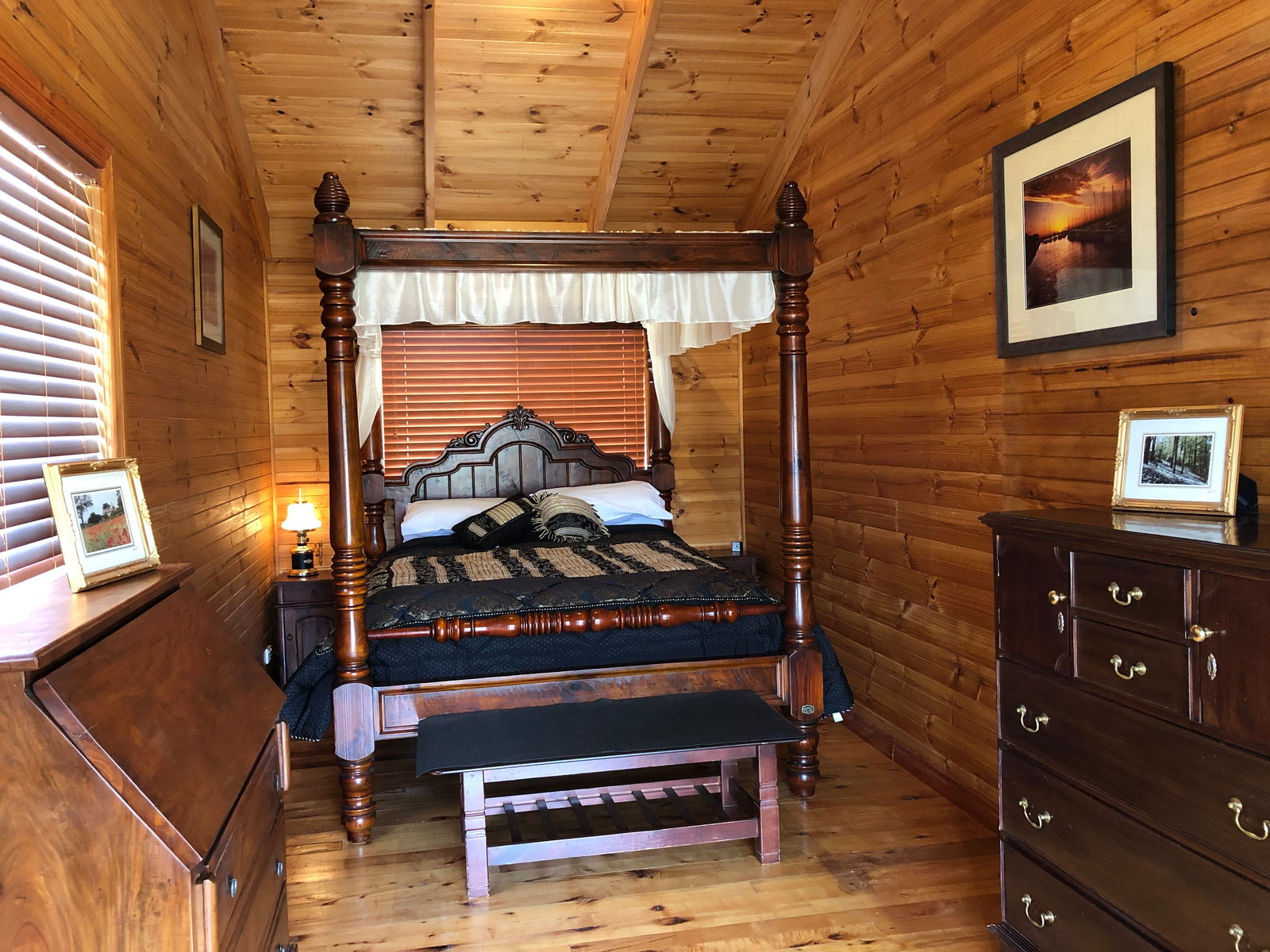 Royal George TAS Dalby Accommodation