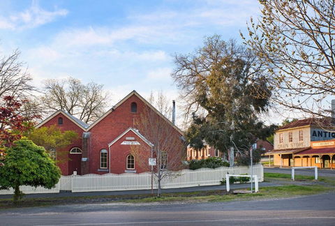 Sunday House - Maldon - Dalby Accommodation 2