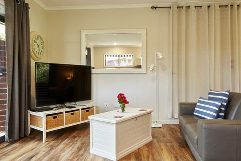Tessies Studio At Bright - Dalby Accommodation 1