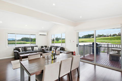 The Lakehouse At 201 - Dalby Accommodation 2