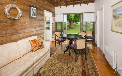 Timboon House & Stables - Dalby Accommodation 2