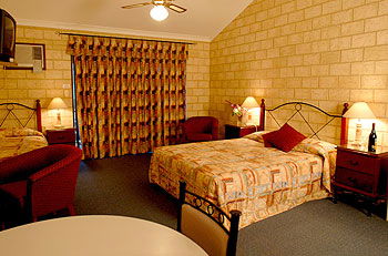 Karri Forest Motel & Restaurant - Dalby Accommodation 3