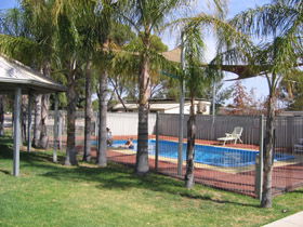 Merredin Caravan Park & Av-A-Rest Village - Dalby Accommodation 0