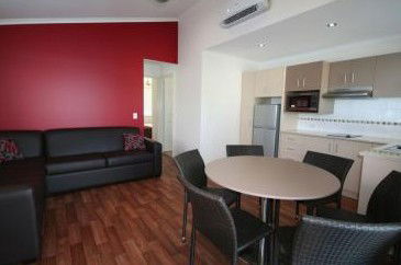 Ballina Lakeside Holiday Park - Dalby Accommodation 1