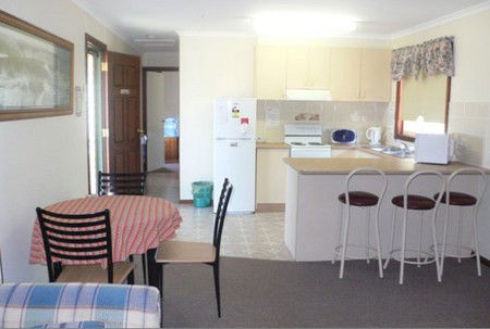 Back Obourke Accommodation - Dalby Accommodation 4