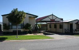 Outback Villas - Dalby Accommodation 0