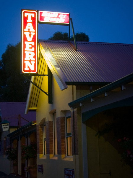 The Bull And Bush Tavern - Dalby Accommodation 3