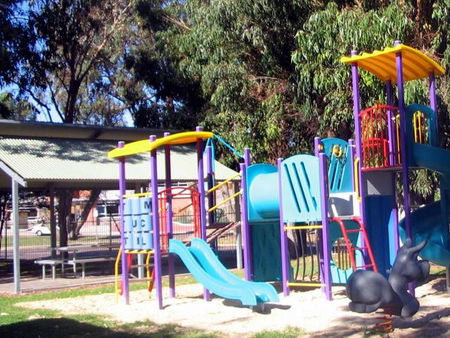 Pink Lake Tourist Park - Dalby Accommodation 2