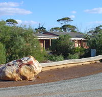 Wave Rock Lakeside Resort and Caravan Park - Dalby Accommodation