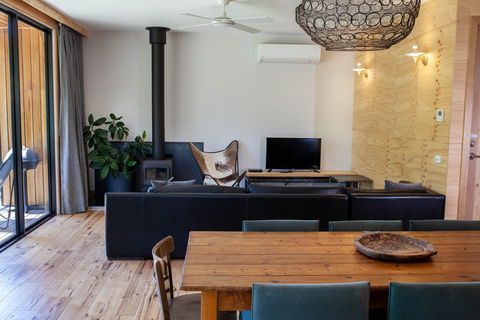 31 Delany Bright - Dalby Accommodation 0