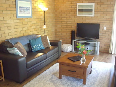 Beachcomber Apartments - Dalby Accommodation 0