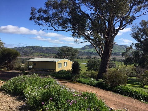 Burnt Creek Cottages - Dalby Accommodation 0