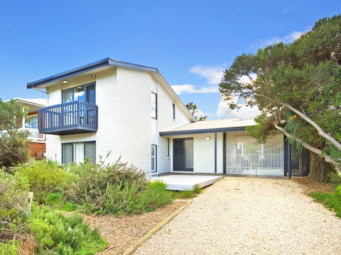 Century 21 SouthCoast: Tennis Elbow - Dalby Accommodation 0