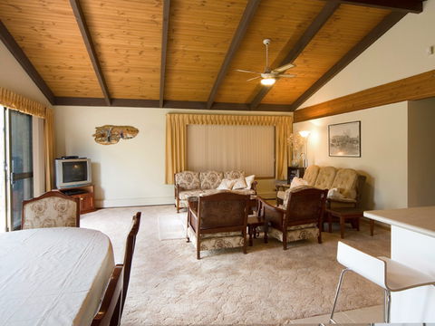Chisholm Heights CBD Accommodation - Dalby Accommodation 0