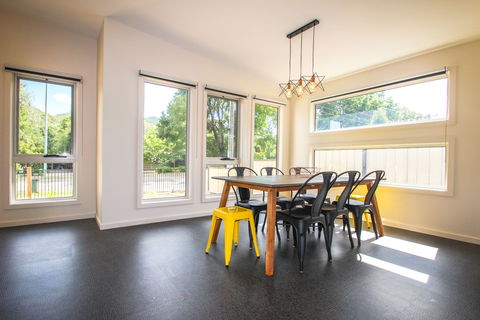 Decked Out At Bright - Dalby Accommodation 2