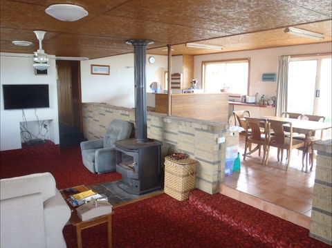 Island View Retreat - Dalby Accommodation 1