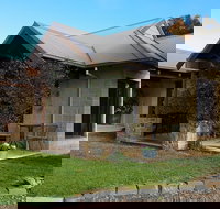 Lake View Farm House - Dalby Accommodation