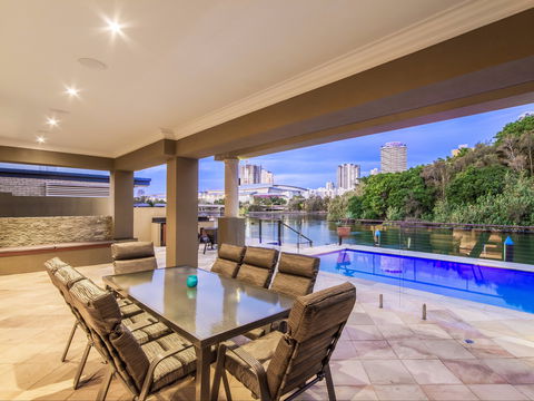 Lakeland Keys Broadbeach - Vogue Holiday Homes - Dalby Accommodation 1