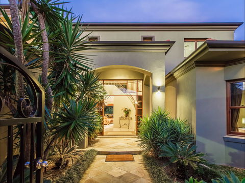 Lakeland Keys Broadbeach - Vogue Holiday Homes - Dalby Accommodation 2