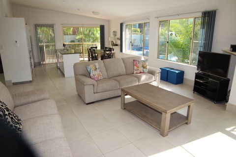 Lennox Beach Resort - Dalby Accommodation 1