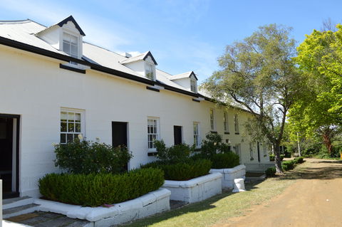 Lythgo's Row Colonial Cottages - Dalby Accommodation 1
