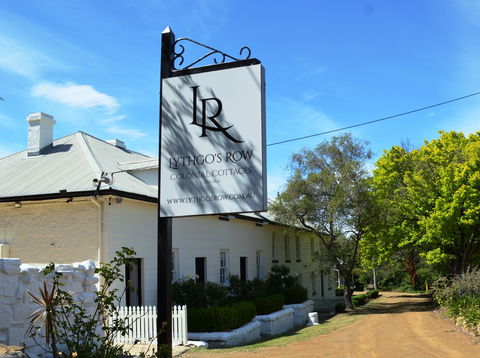 Lythgo's Row Colonial Cottages - Dalby Accommodation 2