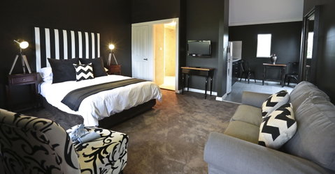 One Paddock Currency Creek Villas And RETREAT - Dalby Accommodation 0