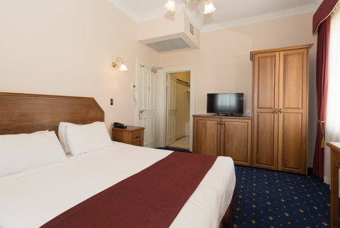 Palais Royale - Dalby Accommodation 2