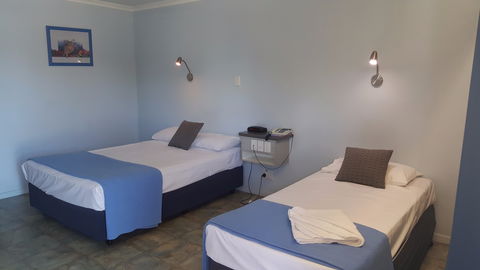 Queens Beach Hotel - Dalby Accommodation 0