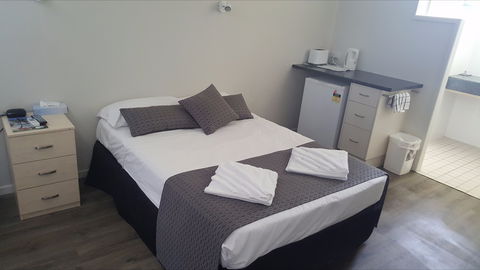Queens Beach Hotel - Dalby Accommodation 1
