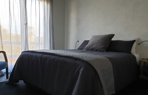 Samphire: Coorong Accomodation - Dalby Accommodation 1