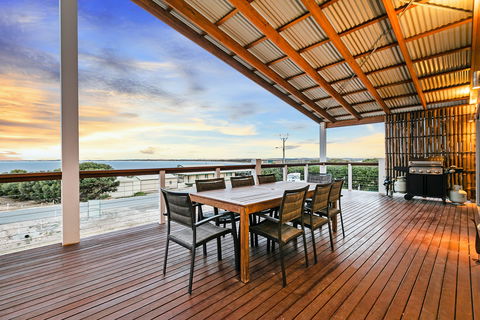 Sceale Bay Seaview Escape - Dalby Accommodation 1