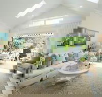 Stylish Interiors in the Bay - Dalby Accommodation